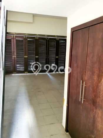 Rumah Elit Modern Tanpa Renovasi di Pulomas Jakarta Timur Rumah Elit Modern Tanpa Renovasi di Pulomas Jakarta Timur