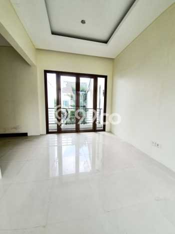 Rumah Elit Modern Tanpa Renovasi di Pulomas Jakarta Timur Rumah Elit Modern Tanpa Renovasi di Pulomas Jakarta Timur