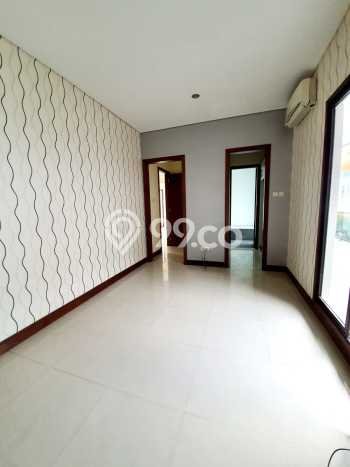Rumah Elit Modern Tanpa Renovasi di Pulomas Jakarta Timur Rumah Elit Modern Tanpa Renovasi di Pulomas Jakarta Timur