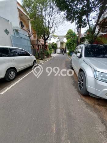 Cocok Untuk Investasi! For Sale Kost di Salemba 11 Kamar Cocok Untuk Investasi! For Sale Kost di Salemba 11 Kamar