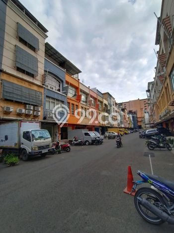 LOKASI STRATEGIS! Ruko di Cengkareng, Luas 250m2m², Akses Strategis LOKASI STRATEGIS! Ruko di Cengkareng, Luas 250m2m², Akses Strategis