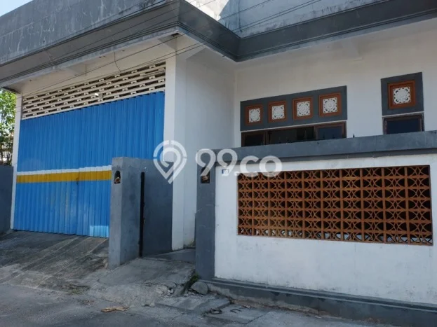 Ruko disewakan di Denpasar Barat Denpasar dengan luas bangunan 165m2 Ruko disewakan di Denpasar Barat Denpasar dengan luas bangunan 165m2