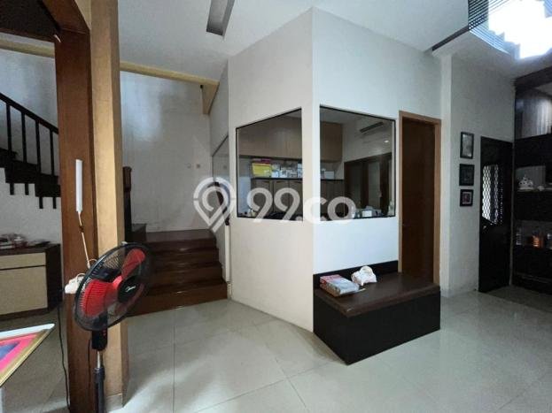 For Sale! Premium House LT 218m2 Desain Elegan di Cipinang For Sale! Premium House LT 218m2 Desain Elegan di Cipinang