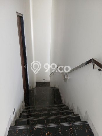 Rumah Elit Modern Siap Huni di Gandaria Jakarta Selatan Rumah Elit Modern Siap Huni di Gandaria Jakarta Selatan