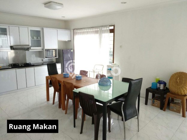 Lokasi terbaik! Rumah siap pakai dikontrakkan di Coblong LB 300m2 Lokasi terbaik! Rumah siap pakai dikontrakkan di Coblong LB 300m2