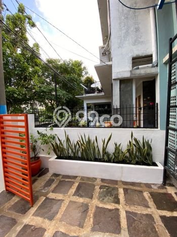 Rumah Mewah LB 180m2 Siap Pakai Desain Elegan di Bintaro, Tangerang Selatan Rumah Mewah LB 180m2 Siap Pakai Desain Elegan di Bintaro, Tangerang Selatan