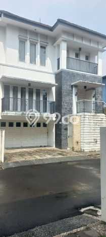 Rumah Luxury Modern Tanpa Renovasi di Pejaten Jakarta Selatan Rumah Luxury Modern Tanpa Renovasi di Pejaten Jakarta Selatan
