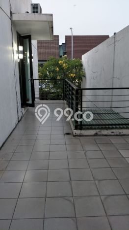 For Sale! Luxury House LT 216m2 Desain Modern di Pulomas For Sale! Luxury House LT 216m2 Desain Modern di Pulomas