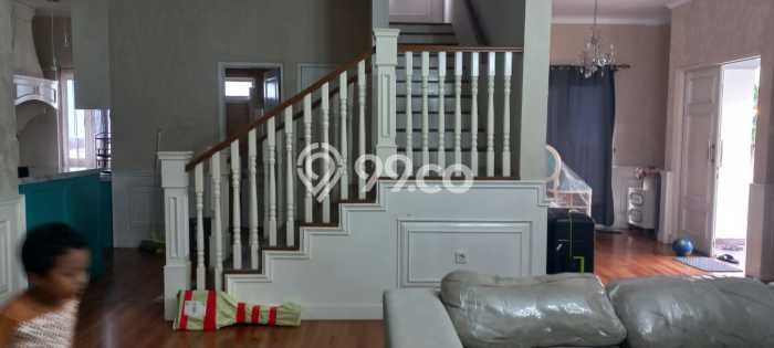 Ready to Use! Luxury House LT 138m2 Desain Elegan di Pejaten Ready to Use! Luxury House LT 138m2 Desain Elegan di Pejaten