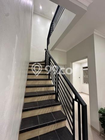 Rumah Modern 5 KT di Cibubur Jakarta Timur Semi Furnished Rumah Modern 5 KT di Cibubur Jakarta Timur Semi Furnished