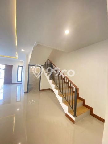 Rumah Modern 5 KT di Cinere Jakarta Selatan Unfurnished Rumah Modern 5 KT di Cinere Jakarta Selatan Unfurnished