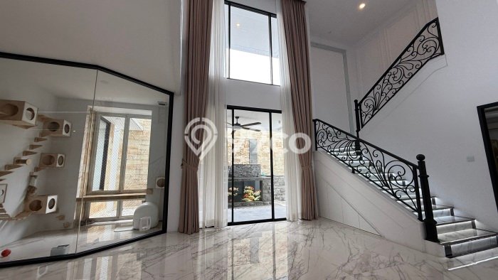 For Sale! Luxury House LT 960m2 Desain Elegan di Pondok Indah For Sale! Luxury House LT 960m2 Desain Elegan di Pondok Indah