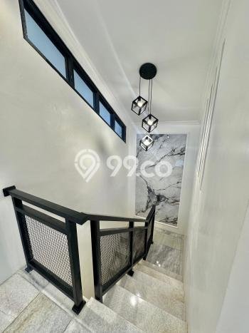 Rumah Modern 5 KT di Cibubur Jakarta Timur Semi Furnished Rumah Modern 5 KT di Cibubur Jakarta Timur Semi Furnished
