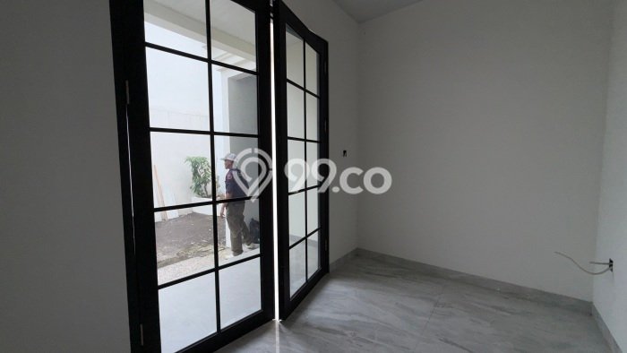 For Sale Rumah 4 Kamar Lokasi Ideal Bagus dan Strategis di Cinere For Sale Rumah 4 Kamar Lokasi Ideal Bagus dan Strategis di Cinere