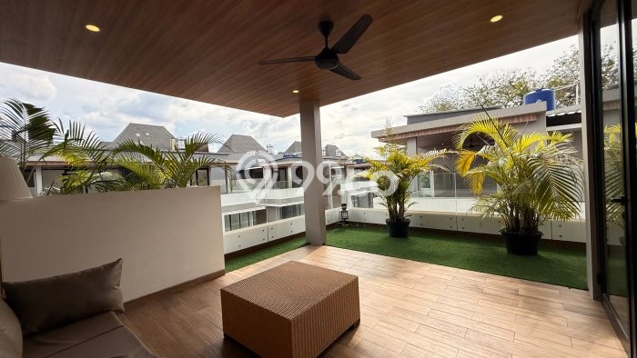 For Sale Rumah 4 Kamar Lokasi Ideal Bagus dan Strategis di BSD For Sale Rumah 4 Kamar Lokasi Ideal Bagus dan Strategis di BSD