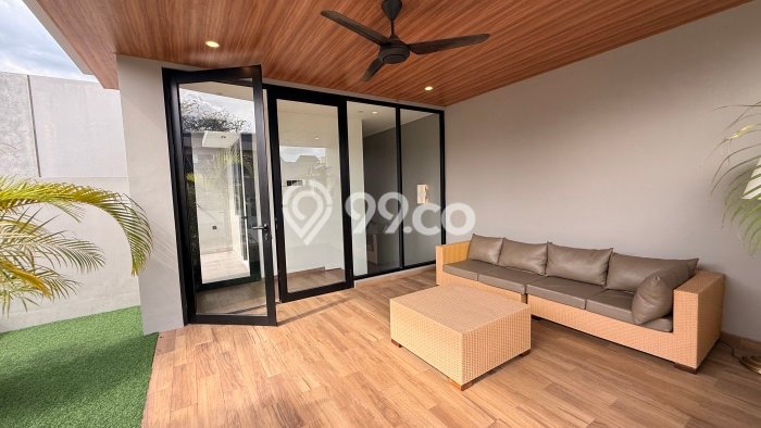 For Sale Rumah 4 Kamar Lokasi Ideal Bagus dan Strategis di BSD For Sale Rumah 4 Kamar Lokasi Ideal Bagus dan Strategis di BSD