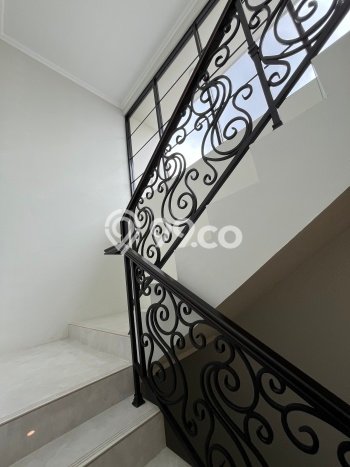 Siap Huni Hunian Elit 5 Kamar di Cilandak Dekat ke Mana Pun Siap Huni Hunian Elit 5 Kamar di Cilandak Dekat ke Mana Pun