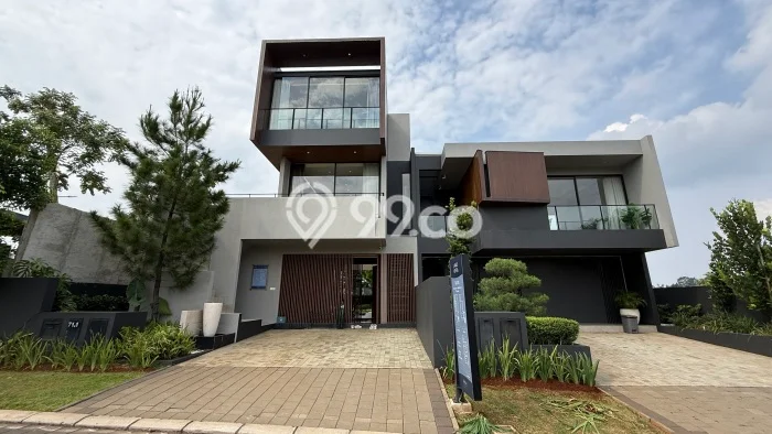 Rumah Luxury Modern Siap Huni di Senopati Jakarta Selatan Rumah Luxury Modern Siap Huni di Senopati Jakarta Selatan