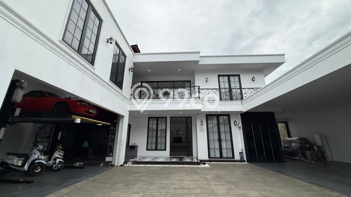 For Sale! Luxury House LT 960m2 Desain Elegan di Pondok Indah For Sale! Luxury House LT 960m2 Desain Elegan di Pondok Indah