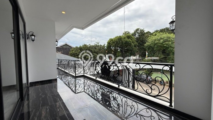 For Sale! Luxury House LT 960m2 Desain Elegan di Pondok Indah For Sale! Luxury House LT 960m2 Desain Elegan di Pondok Indah
