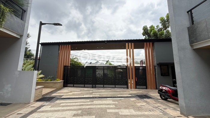 Hot Offer Hunian Premium Ideal dan Luas di Kebayoran Lama, Jakarta Selatan Hot Offer Hunian Premium Ideal dan Luas di Kebayoran Lama, Jakarta Selatan