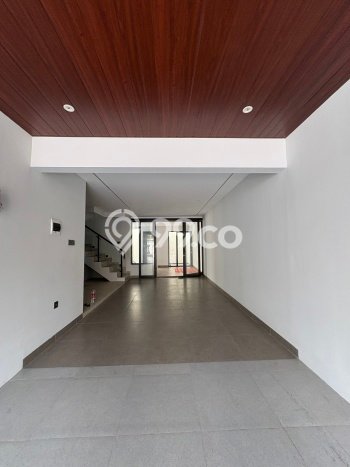 Rumah Mewah LB 290m2 Siap Huni Desain Elegan di Tb Simatupang, Jakarta Selatan Rumah Mewah LB 290m2 Siap Huni Desain Elegan di Tb Simatupang, Jakarta Selatan