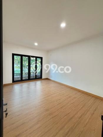 Rumah Mewah Dijual LT 240m2 di BSD, Tangerang Selatan Rumah Mewah Dijual LT 240m2 di BSD, Tangerang Selatan