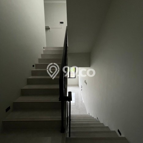 Siap Huni Hunian Elit 5 Kamar di Cilandak Dekat ke Mana Pun Siap Huni Hunian Elit 5 Kamar di Cilandak Dekat ke Mana Pun