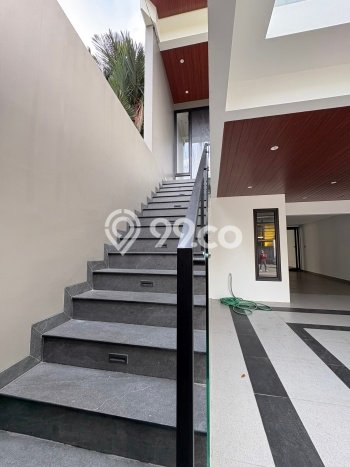 Rumah Mewah LB 290m2 Siap Huni Desain Elegan di Tb Simatupang, Jakarta Selatan Rumah Mewah LB 290m2 Siap Huni Desain Elegan di Tb Simatupang, Jakarta Selatan