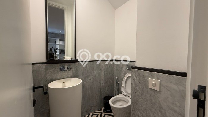 Jual Rumah Luas Elegan Dengan View Eksklusif di Pondok Indah, Jakarta Selatan Jual Rumah Luas Elegan Dengan View Eksklusif di Pondok Indah, Jakarta Selatan