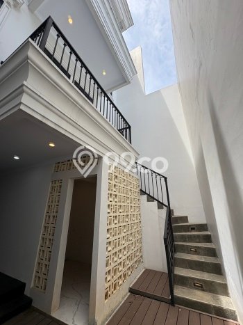Dijual Rumah Premium dengan Fasilitas Sekitar Komplit di Cilandak, Jakarta Selatan Dijual Rumah Premium dengan Fasilitas Sekitar Komplit di Cilandak, Jakarta Selatan