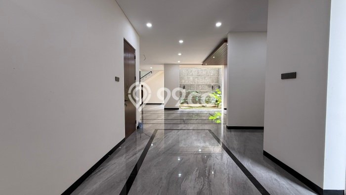Dijual Rumah Luas Megah Dengan View Eksklusif di Pejaten, Jakarta Selatan Dijual Rumah Luas Megah Dengan View Eksklusif di Pejaten, Jakarta Selatan