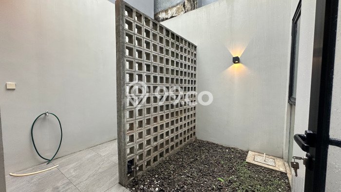 Dijual Hunian Rumah Terawat 4 Kamar di Cinere, Jakarta Selatan Dijual Hunian Rumah Terawat 4 Kamar di Cinere, Jakarta Selatan