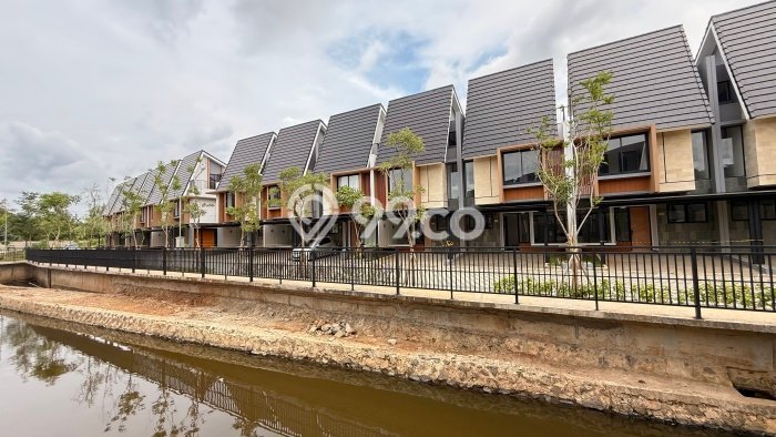 For Sale Rumah 4 Kamar Lokasi Ideal Bagus dan Strategis di BSD For Sale Rumah 4 Kamar Lokasi Ideal Bagus dan Strategis di BSD