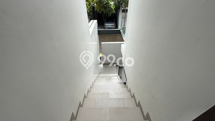 Rumah Elit Modern Tanpa Renovasi di Lebak Bulus Jakarta Selatan Rumah Elit Modern Tanpa Renovasi di Lebak Bulus Jakarta Selatan