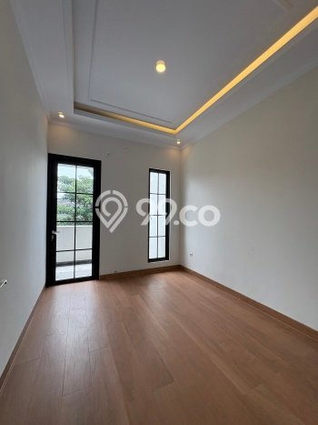 Siap Huni Rumah Mewah 5 Kamar di Karang Tengah Dekat ke Mana Saja Siap Huni Rumah Mewah 5 Kamar di Karang Tengah Dekat ke Mana Saja