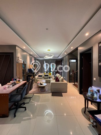 Ready to Use! Luxury House LT 162m2 Desain Elegan di BSD Ready to Use! Luxury House LT 162m2 Desain Elegan di BSD