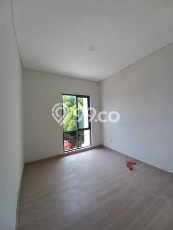 Rumah Modern 4 KT di BSD Tangerang Semi Furnished Rumah Modern 4 KT di BSD Tangerang Semi Furnished