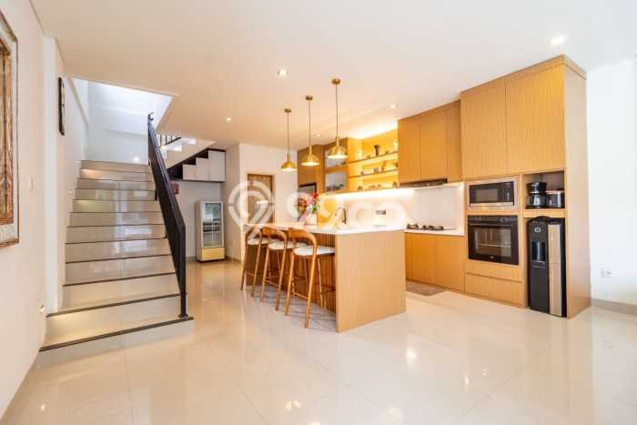 LOKASI STRATEGIS! Vila di , Luas 400m2m², Pemandangan Menarik sekitar LOKASI STRATEGIS! Vila di , Luas 400m2m², Pemandangan Menarik sekitar
