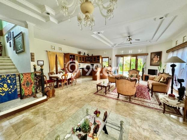 Rumah Elit LB 500m2 Siap Pakai Desain Elegan di Kerobokan Kelod, Badung Rumah Elit LB 500m2 Siap Pakai Desain Elegan di Kerobokan Kelod, Badung