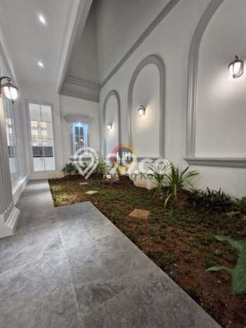 Hunian Eksklusif Siap Huni LT 200m2 di Kembangan, Jakarta Barat Hunian Eksklusif Siap Huni LT 200m2 di Kembangan, Jakarta Barat