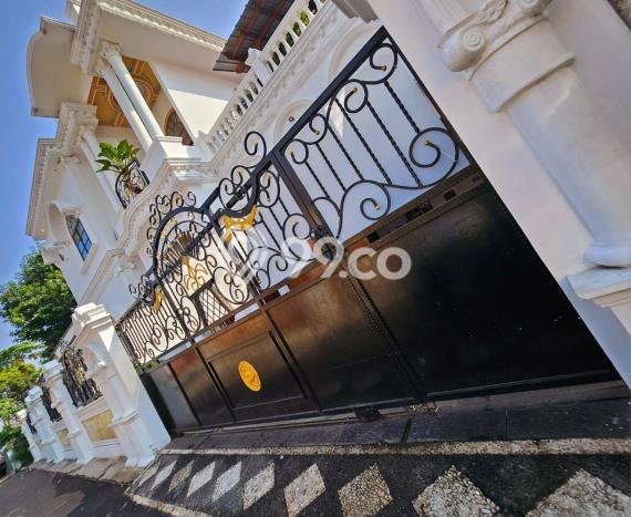Rumah Luxury Modern Tanpa Renovasi di Cipinang Jakarta Timur Rumah Luxury Modern Tanpa Renovasi di Cipinang Jakarta Timur