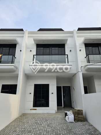 For Sale Hunian Rumah Terawat 4 Kamar di Kav DKI, Jakarta Barat For Sale Hunian Rumah Terawat 4 Kamar di Kav DKI, Jakarta Barat