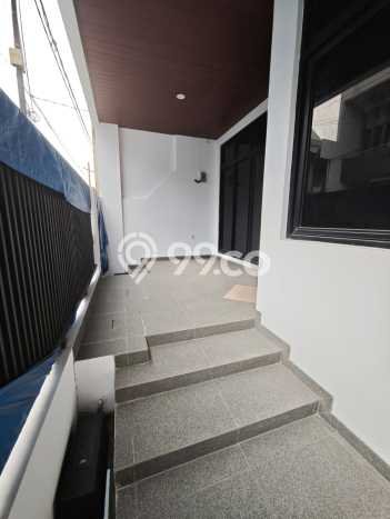 Rumah Elit LB 250m2 Siap Pakai Desain Elegan di Puri Indah, Jakarta Barat Rumah Elit LB 250m2 Siap Pakai Desain Elegan di Puri Indah, Jakarta Barat