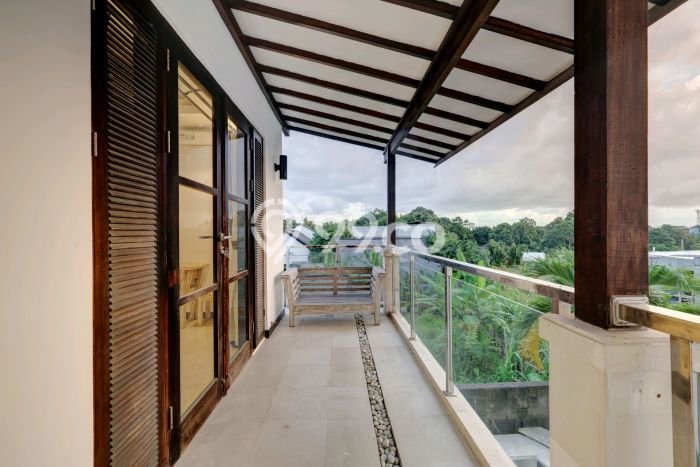 LOKASI TERBAIK! Vila di , Dimensi 350m2m², Lingkungan Tenang dan nyaman LOKASI TERBAIK! Vila di , Dimensi 350m2m², Lingkungan Tenang dan nyaman