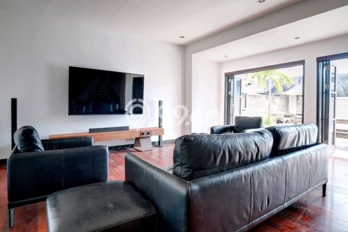 LOKASI TERBAIK! Vila di , Dimensi 350m2m², Lingkungan Tenang dan nyaman LOKASI TERBAIK! Vila di , Dimensi 350m2m², Lingkungan Tenang dan nyaman