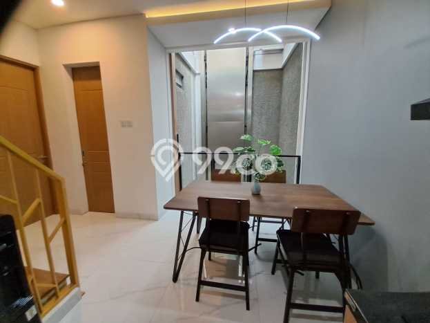Jual Rumah Luas Megah Dengan View Eksklusif di Pejaten, Jakarta Selatan Jual Rumah Luas Megah Dengan View Eksklusif di Pejaten, Jakarta Selatan