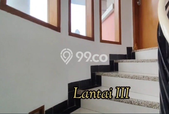 Ready to Use! Luxury House LT 241m2 Desain Elegan di Dago Ready to Use! Luxury House LT 241m2 Desain Elegan di Dago