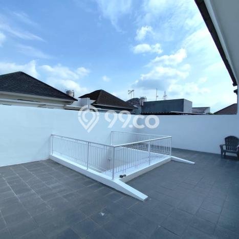 Ready to Use! Premium House LT 180m2 Desain Elegan di Surabaya Kota Ready to Use! Premium House LT 180m2 Desain Elegan di Surabaya Kota