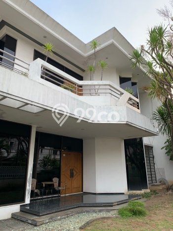 Ready to Use! Luxury House LT 600m2 Desain Elegan di Surabaya Kota Ready to Use! Luxury House LT 600m2 Desain Elegan di Surabaya Kota